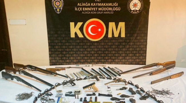 İzmir Dikili'de polis bir kişiden 9 ruhsatsız silah ele geçirdi