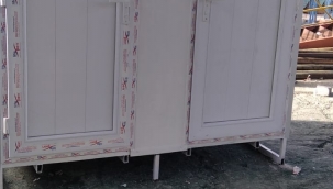 Kınık Belediyesi seyyar banyo ve tuvalet üretip deprem bölgesine gönderiyor