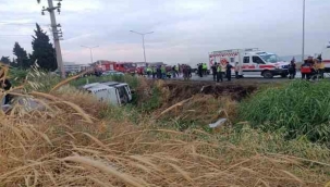 Bergama 'da Cezaevi nakil aracı şarampole devrildi: 10 yaralı 9'u jandarma personeli