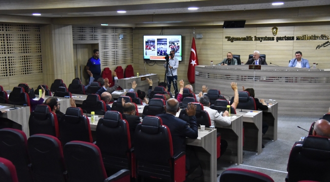 Menemen’deki Öğrencilere 5’er Bin Lira Başarı Ödülü