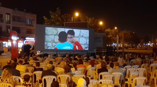 Açık havada sinema keyfi büyük ilgi görüyor