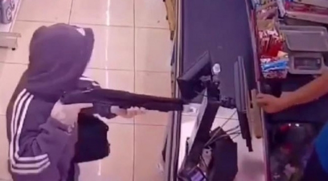 İzmir’de süpermarketteki soygun kamerada