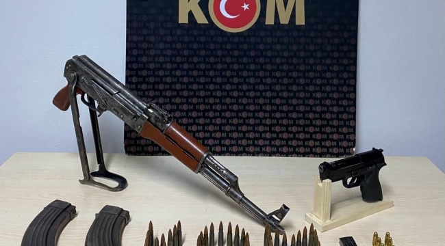 İzmir’de yasa dışı silah ticareti operasyonu