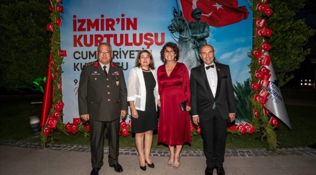 İzmir’de kurtuluş kutlamaları resepsiyonla başladı