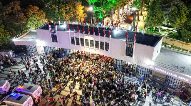 İzmirliler kurtuluş gününde İzmir Fuarı’na akın etti