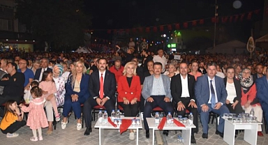 Kınık Hasat Festivali’nde Yıldızlar Geçidi