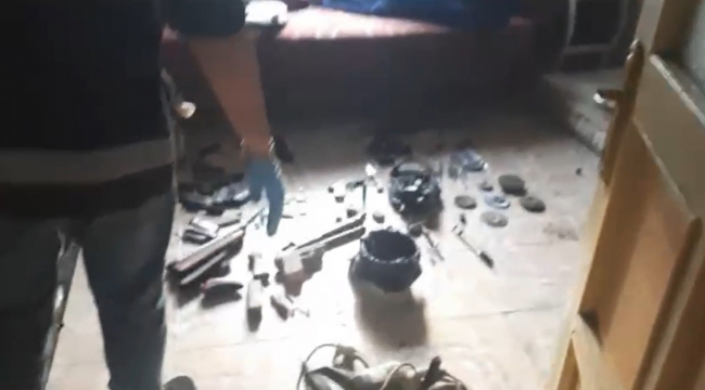 İzmir’de yasa dışı silah ticareti yapan 3 ayrı çete çökertildi