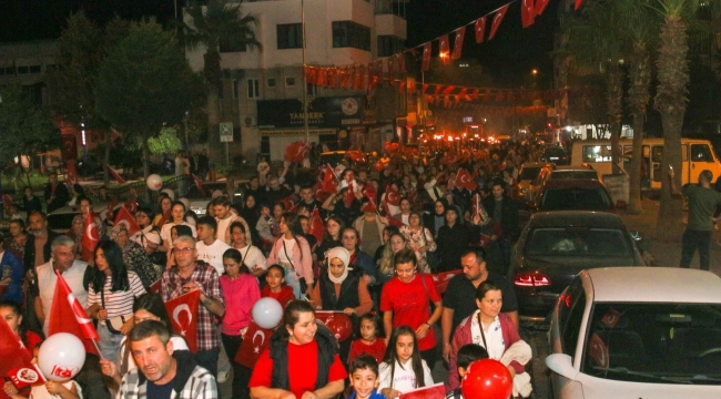 Kınık’ta 100. yıl coşkusu belediye hoparlörüyle sokaklarda yankılandı