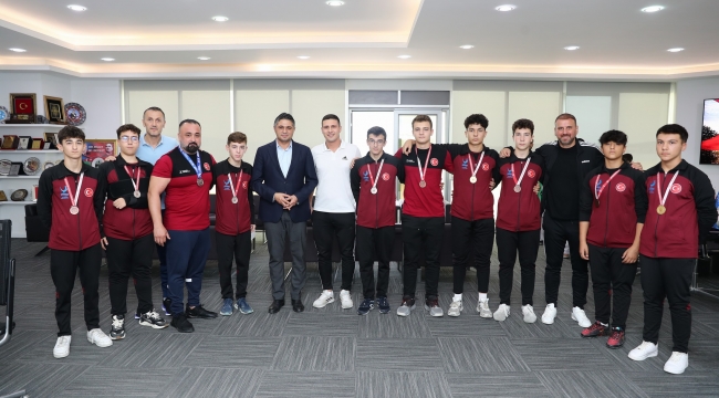 Aliağa’nın Madalya Avcıları