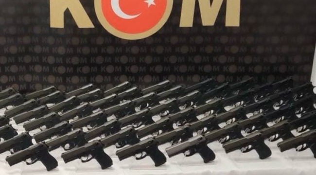 İzmir’de yasa dışı silah ticareti yapan çeteye darbe