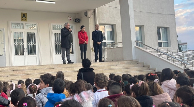 Aliağa ’daki tüm okullarda yeni hafta, şehitler için saygı duruşuyla başladı!