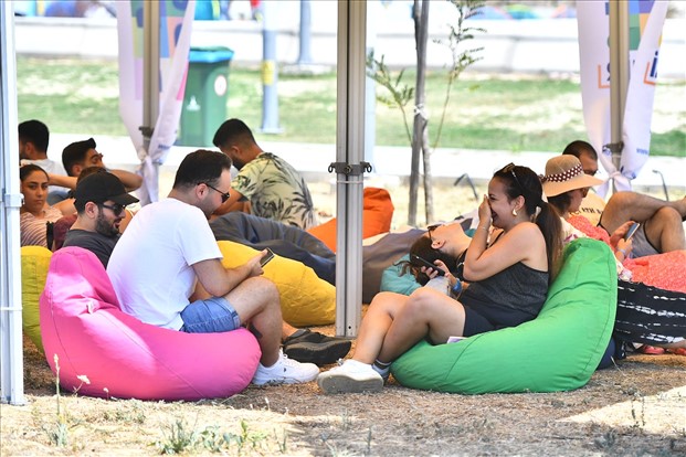 Gençler Özdere'deki gençlik kampında gönüllerince eğleniyor