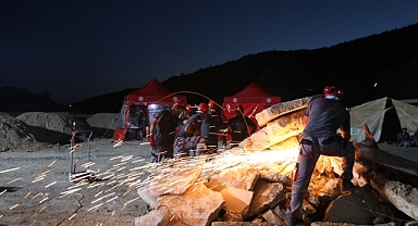 Seferihisar Belediyesi'nden gerçeği aratmayan deprem tatbikat