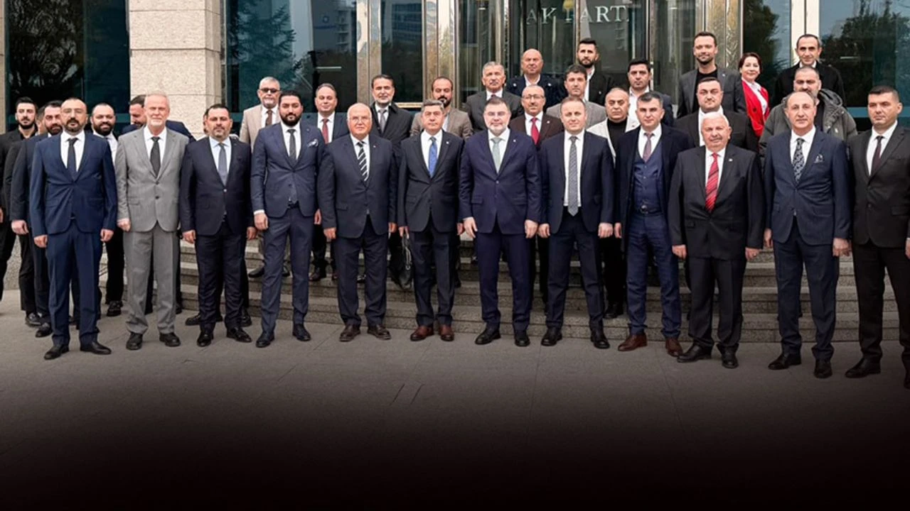 AK Parti’de Kongre Heyecanı: İzmir İlçe Başkan Adayları Ankara’da Belirlenecek