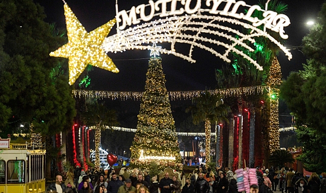 İzmir 2025'i Kültürpark'ta coşkuyla karşıladı