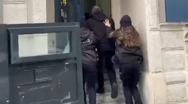 İzmir’de 41 yıl hapis cezasıyla aranan zanlı, ATV’li kadın polislerinden kaçamadı