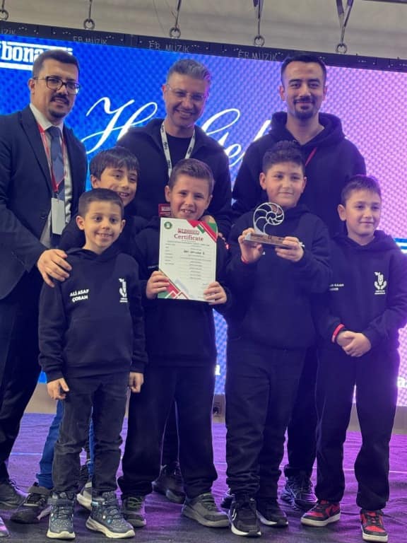 Cumhuriyet İlkokulu Öğrencileri Fibonacci Türkiye Robot Olimpiyatı'nda Büyük Başarı Elde Etti