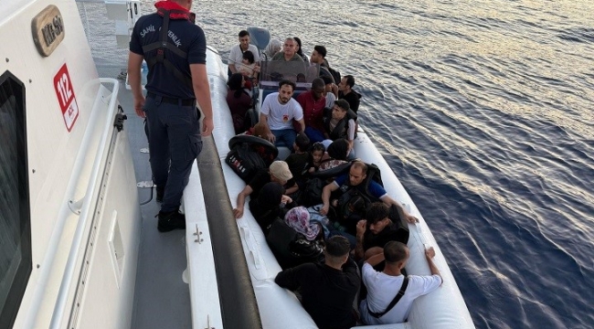 İzmir’de 31 düzensiz göçmen ve 1 kaçakçı yakalandı, 33 göçmen kurtarıldı