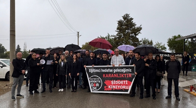 Aliağa’da Öğretmene Şiddet Protesto Edildi