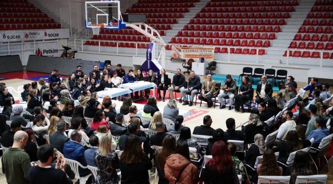 Aliağa Belediyesi Personelinden Başkan Serkan Acar’a Doğum Günü Sürprizi