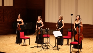 Türk bestecilerinin eserleri ayakta alkışlandı