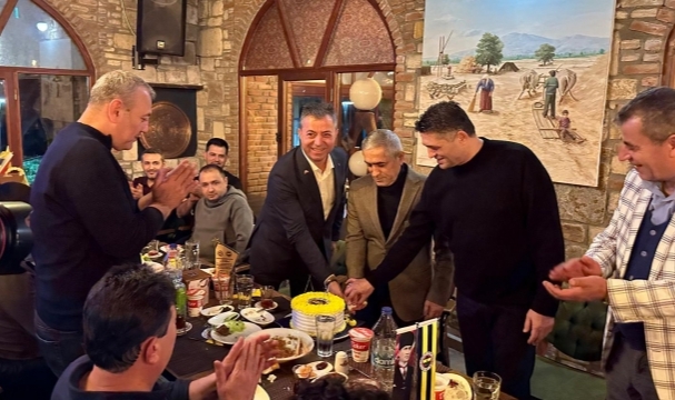 Aliağa Fenerbahçeliler Derneği kuruluşunun 20. yılını iftar organizasyonuyla kutladı