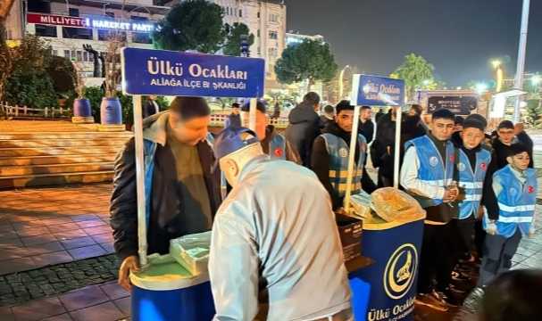Aliağa Ülkü Ocakları'ndan Kadir Gecesi'nde Lokum İkramı