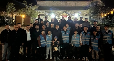 Aliağa Ülkü Ocakları'ndan Kadir Gecesi'nde Lokum İkramı