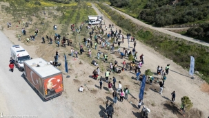 Başkan Tugay çocuklara verdiği sözü tuttu, fidanlar toprakla buluştu