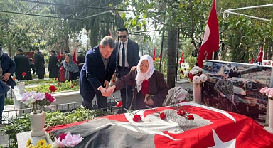 İzmir'de 18 Mart Çanakkale Deniz Zaferi'nin 111. yıl dönümünde şehitler anıldı