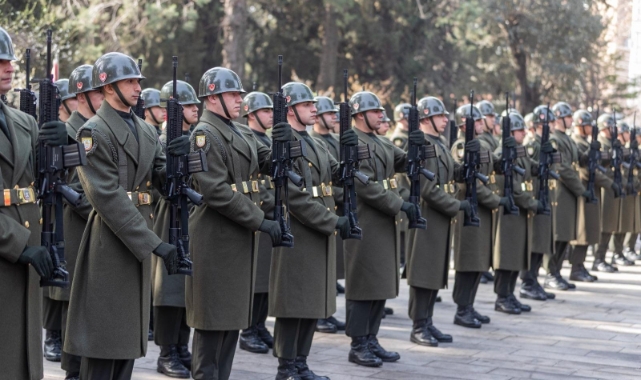 İzmir'de 18 Mart Çanakkale Deniz Zaferi'nin 111. yıl dönümünde şehitler anıldı