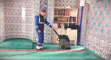 İzmir'in camilerinde bayram temizliği