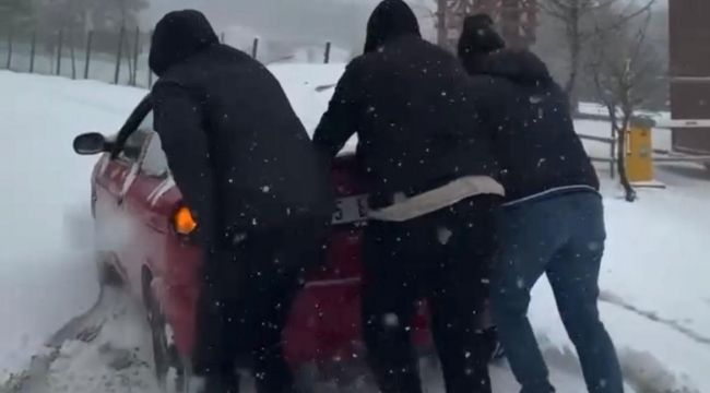 İzmir’in yüksek kesimlerine bayramda kar yağdı